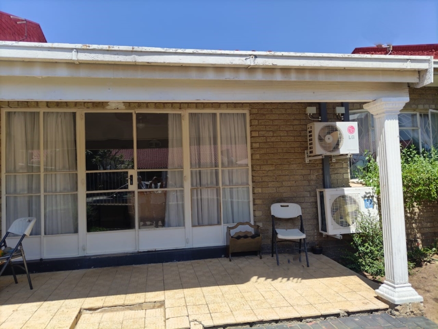2 Bedroom Property for Sale in Rustenburg Central North West